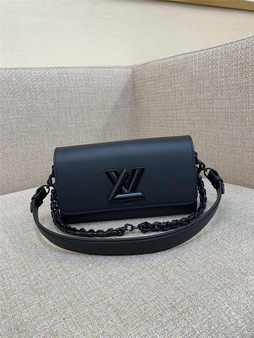 Louis Vuitton TWIST WEST M25336  size：25x12x7cm 2025 new 